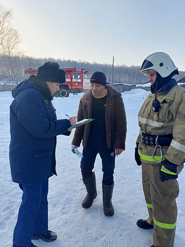 Подворовые обходы. Не забывайте о мерах пожарной безопасности в период новогодних праздников!.